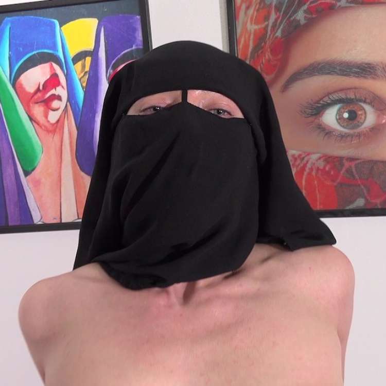 Niqab Fuck Hard Porn - Sexy woman in niqab looks like a whore | Czech Sex Casting